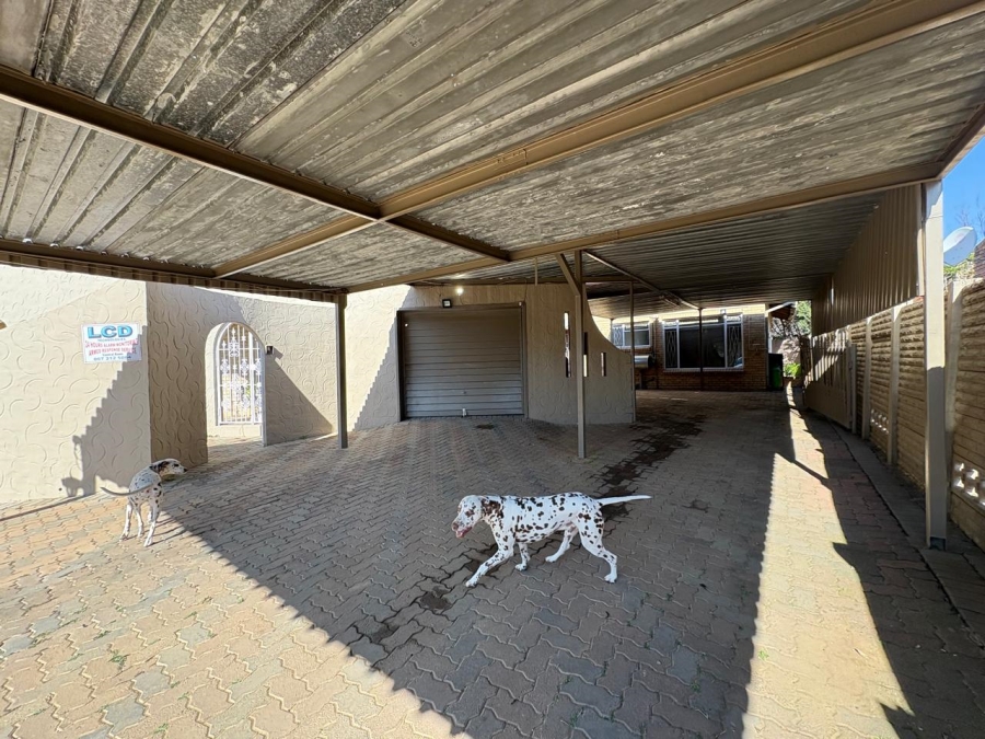 To Let 5 Bedroom Property for Rent in Merriespruit Free State